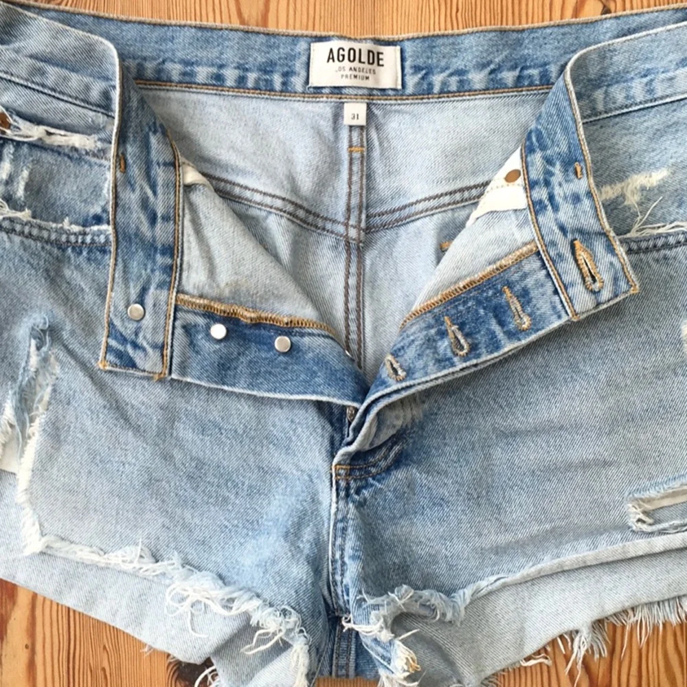 AGOLDE Parker Cut-Off Shorts - Picture 6 of 10
